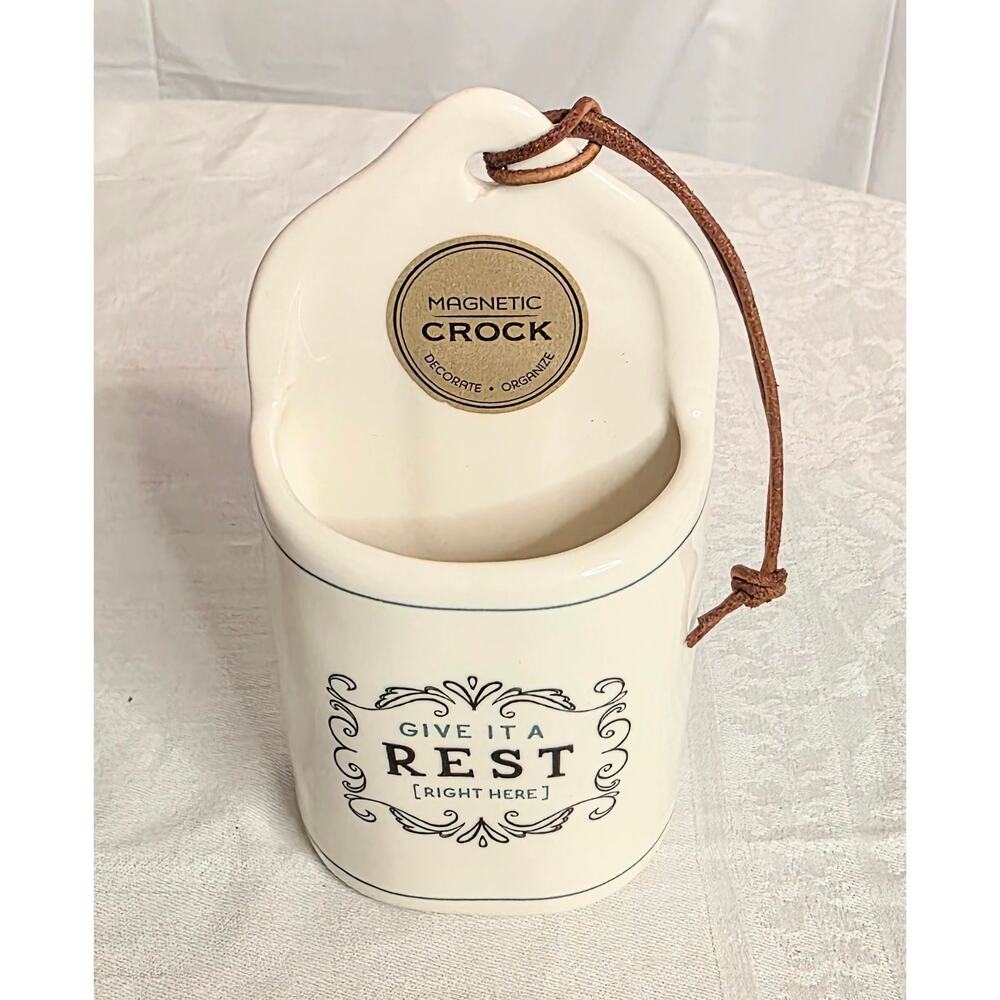 Demdaco Magnetic Crock Wall Pocket "Give it a Rest" 2019 Ceramic 5 1/2" x 3 1/2"